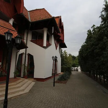 Grantek Ueduelohaz Hotel *
