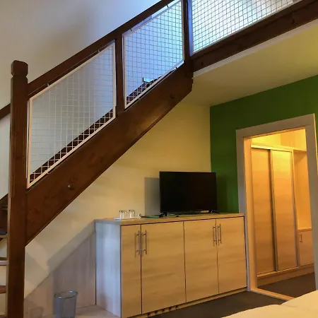 Grantek Ueduelohaz Hotel *