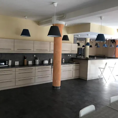 Grantek Ueduelohaz Hotell *